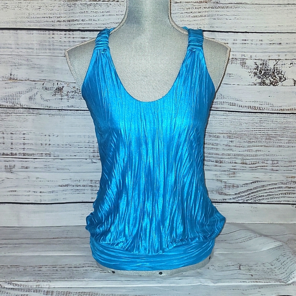 Fitted flowy tank
